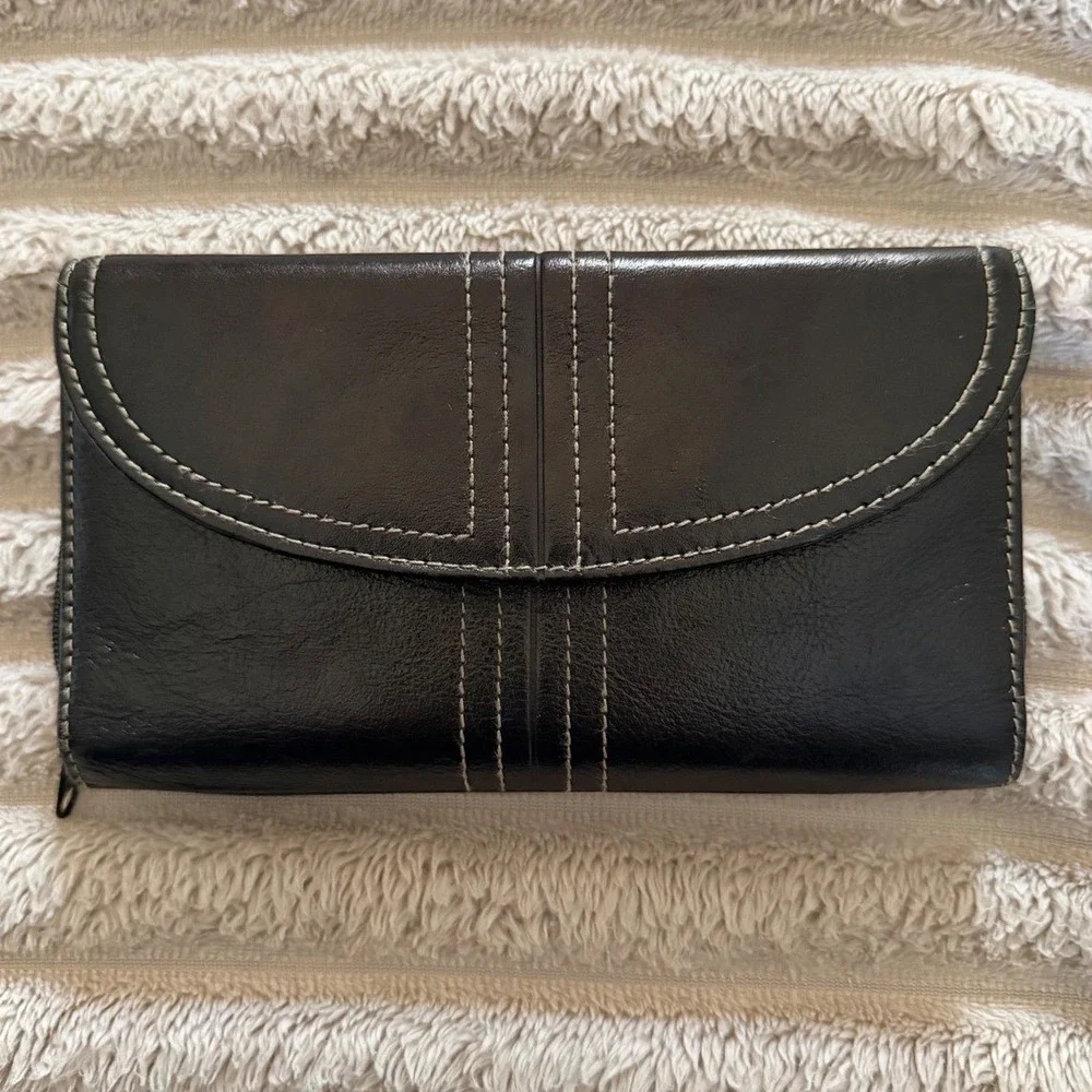 Buxton Women Leather Tri-Fold Clutch Wallet Black Contrast Stitching